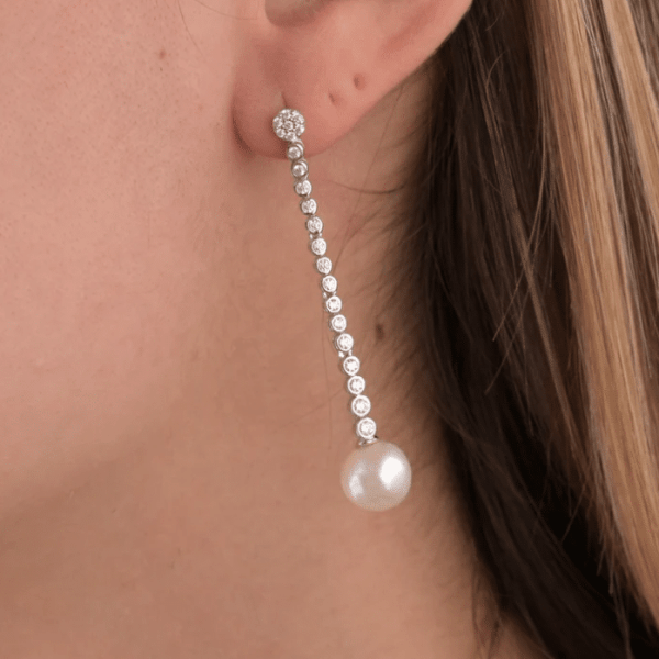 Longues boucles d'oreilles avec zirconia terminées par une perle – Image 2